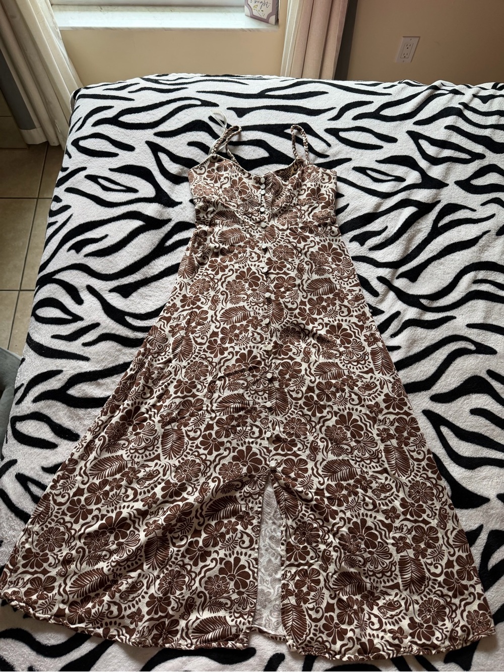 Brown Floral Maxi Dress with V-Neck and Adjustable Straps